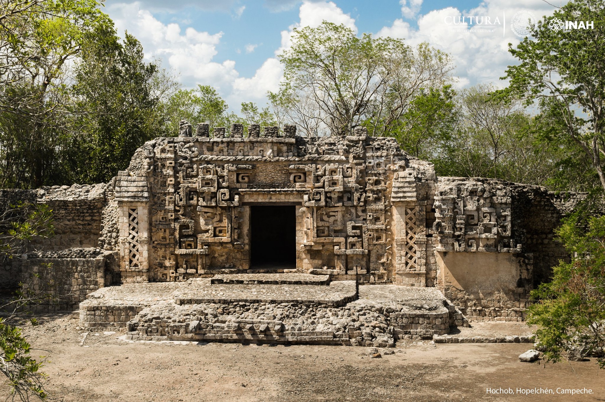 Conoce la Zona Arqueológica de HOCHOB, en Campeche.