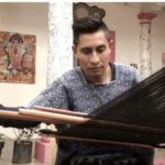 Alberto, indígena tzotzil que llevará sus Huipiles al Fashion Week de Nueva York